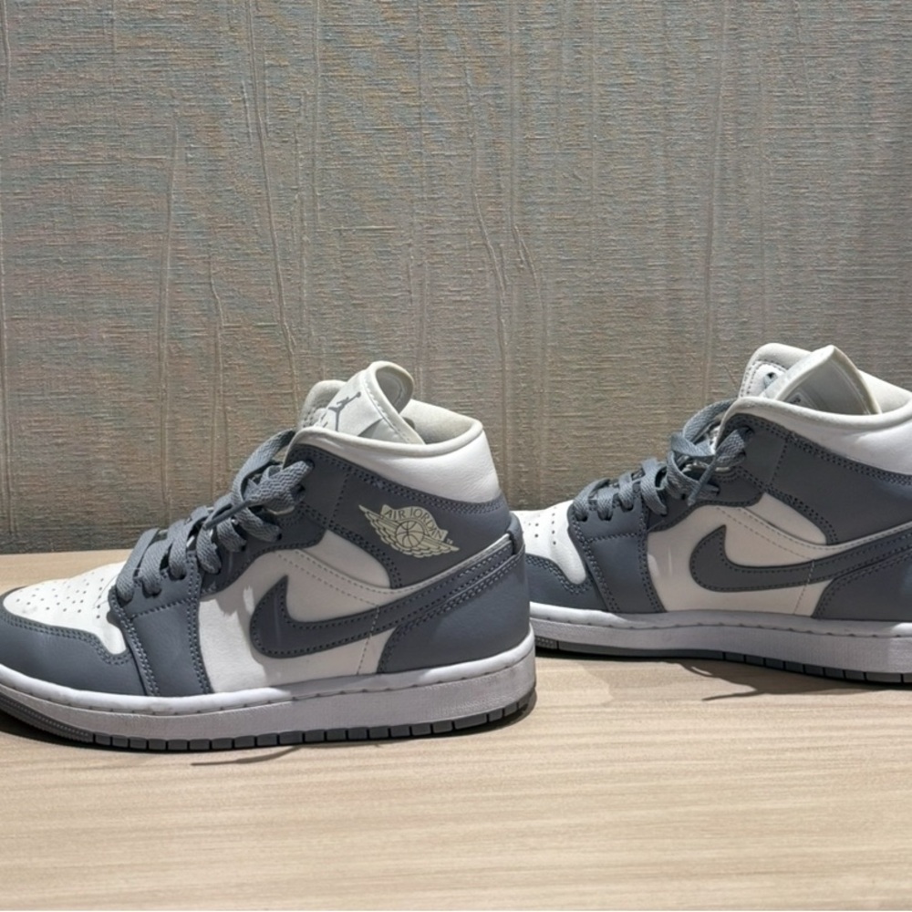 Men's Two-Tone Air Jordan 1 Mid